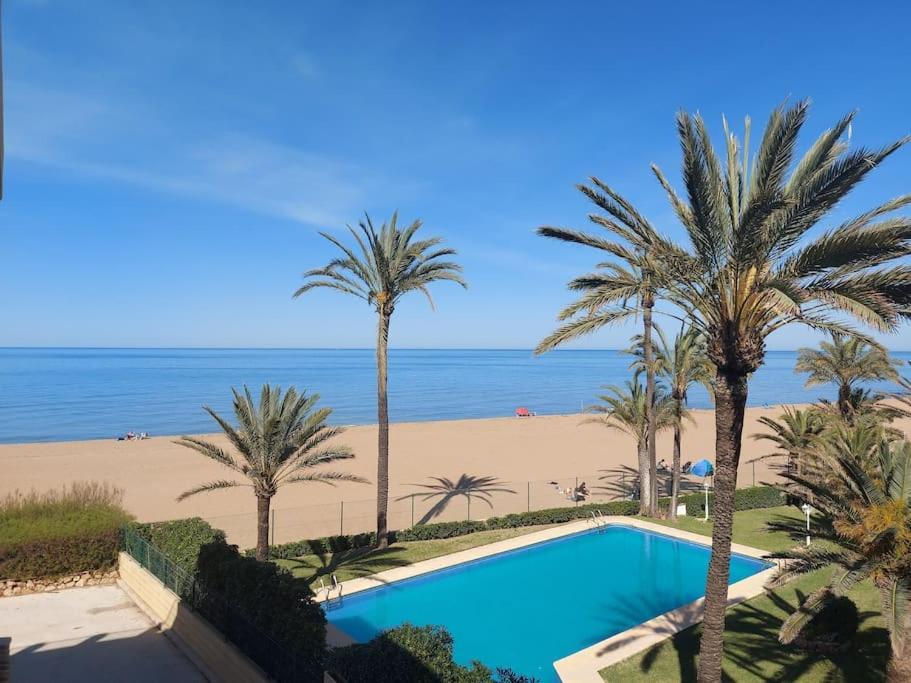 Estupendo Apartamento En Primera Linea De Playa Y Con Vistas Al Mar Dénia Extérieur photo